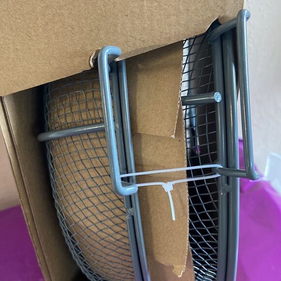 Sedona Large-Sized Nonstick Grill
Basket with Lid - Picture 4 of 5